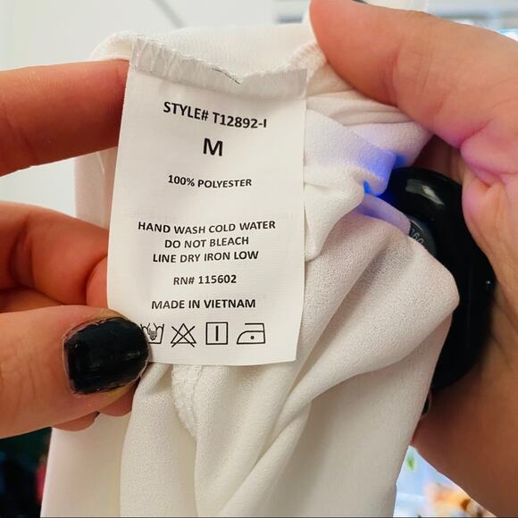 NORDSTROM LUSH White Ruffle Keyhole Button Back Long Sleeve Blouse Shirt Top M - Picture 8 of 8